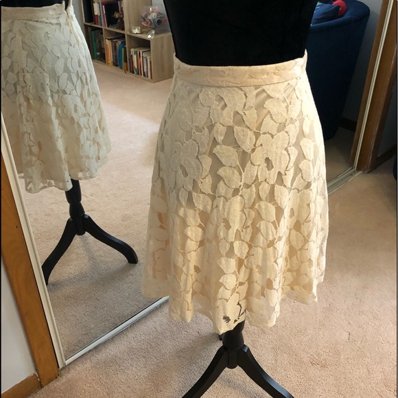 Forever21 Floral lace skirt - Picture 1 of 4